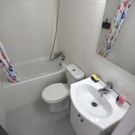 Rnet - 1-8 Puerto Madeira Canal View Apartment Roses